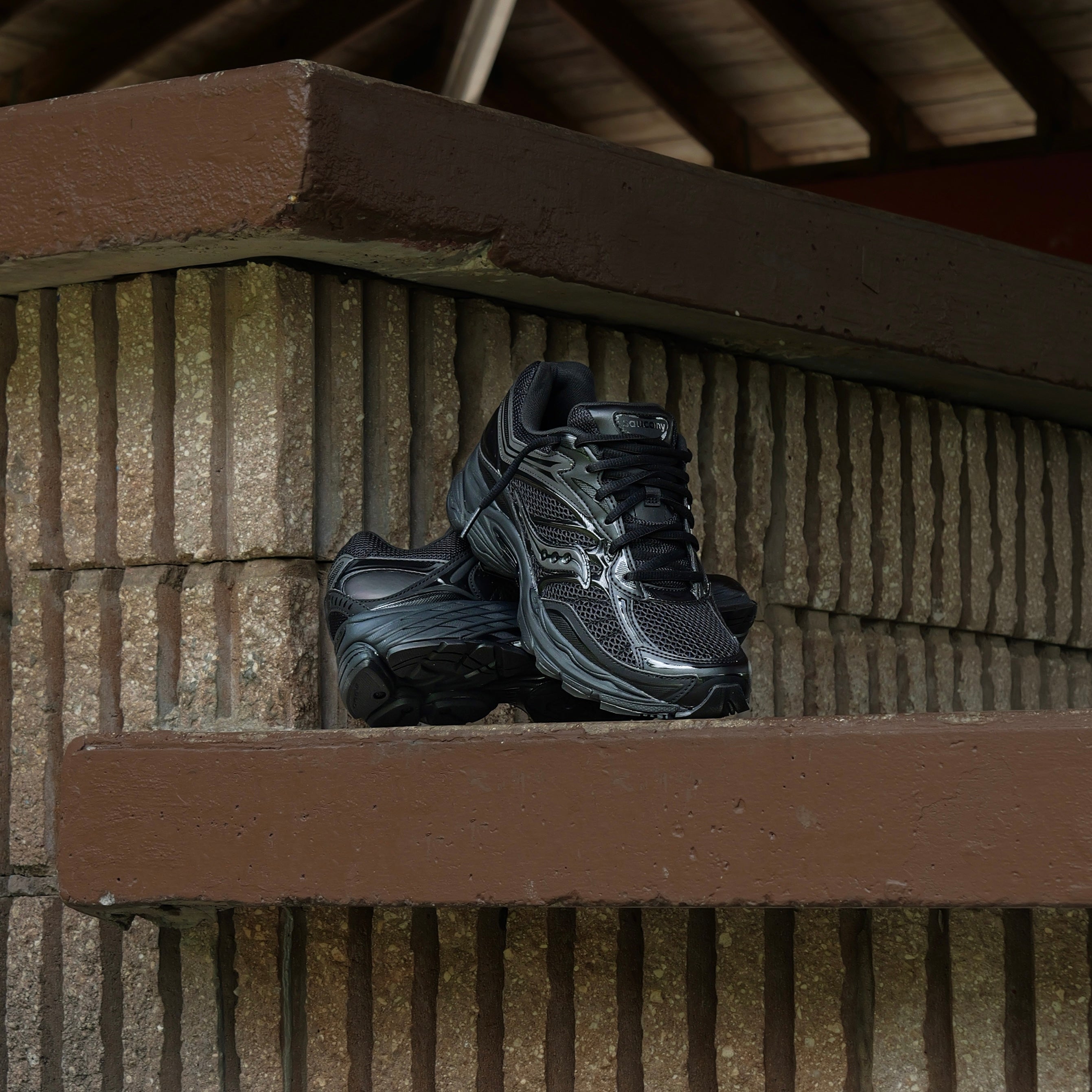 Mens Saucony ProGrid Omni 9 (Black/Black) - Saucony