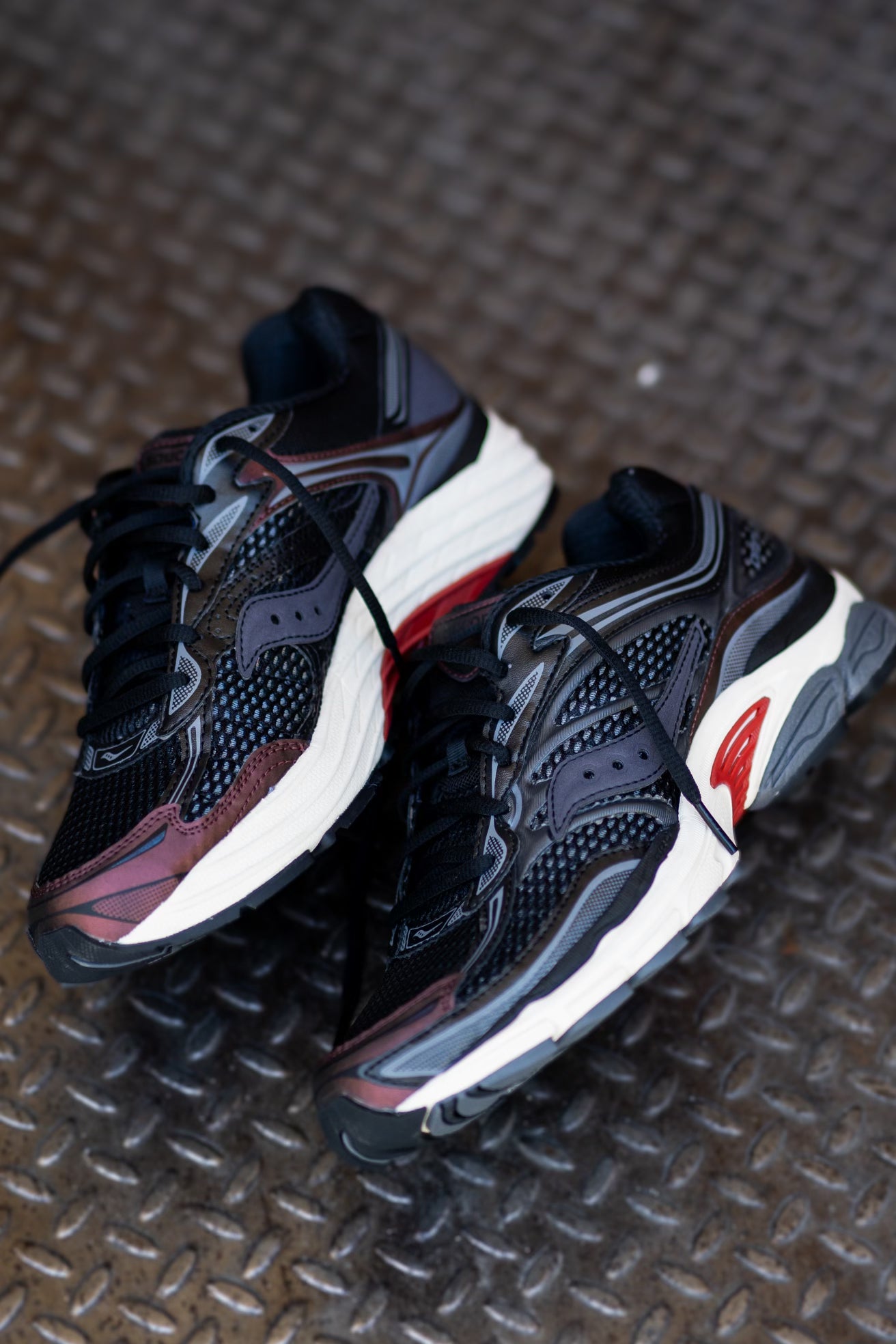 Mens Saucony OG ProGrid Omni 9 (Black/Brown) - SNEAKER TOWN