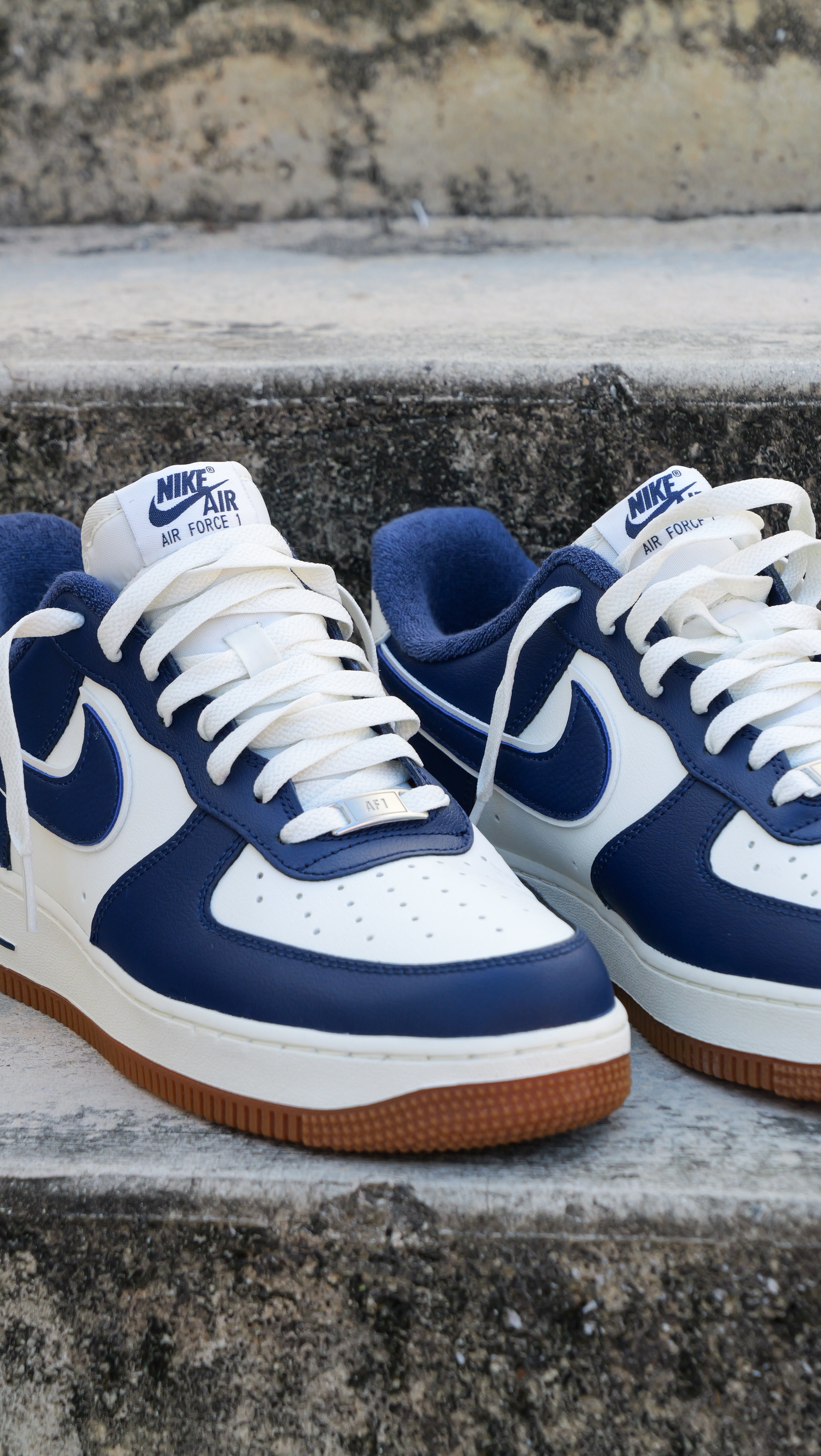 Nike Air Force 1 '07 LV8 (SAIL/NAVY)