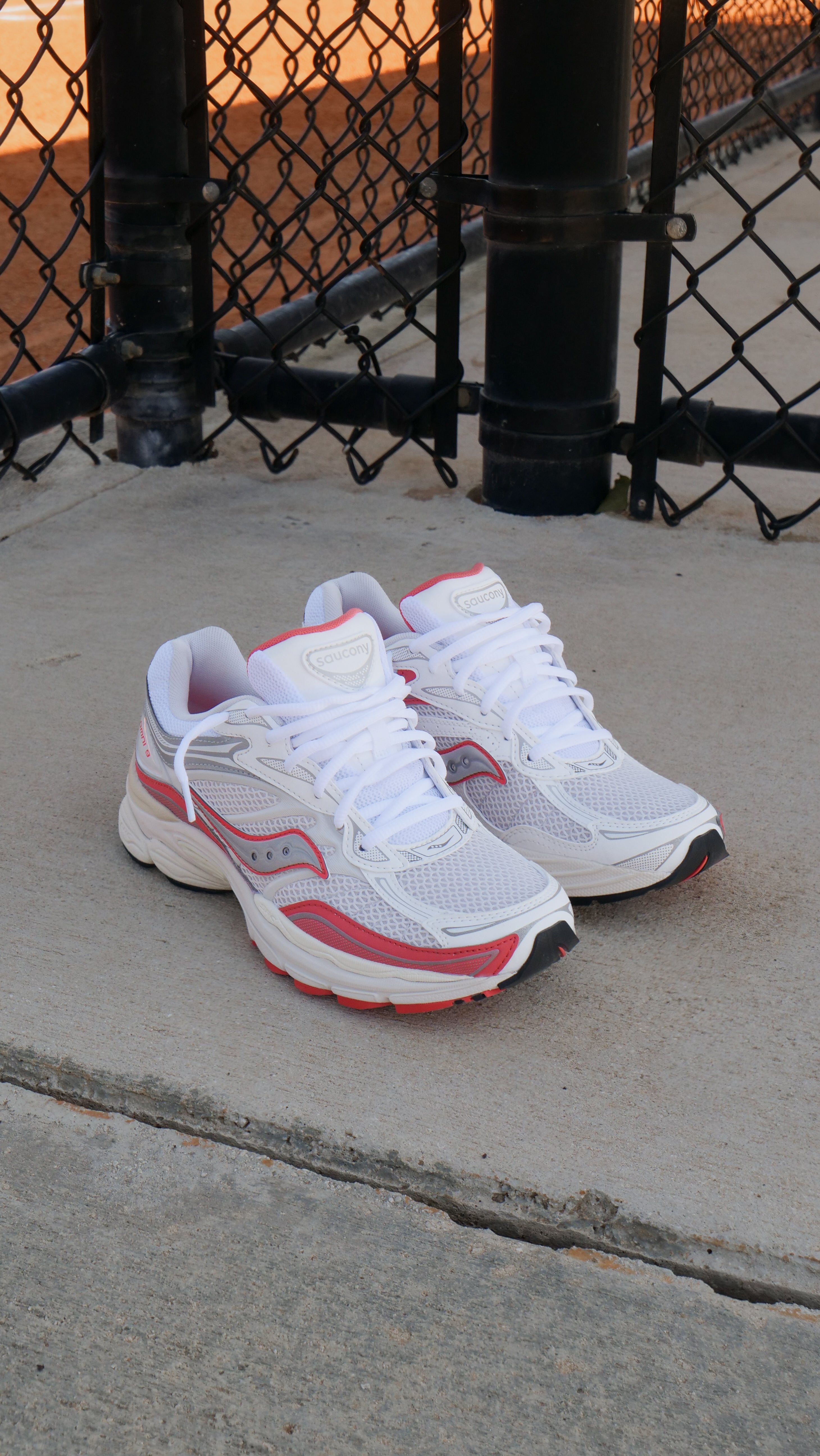 Mens Saucony ProGrid Omni 9 (Ivory/Coral)