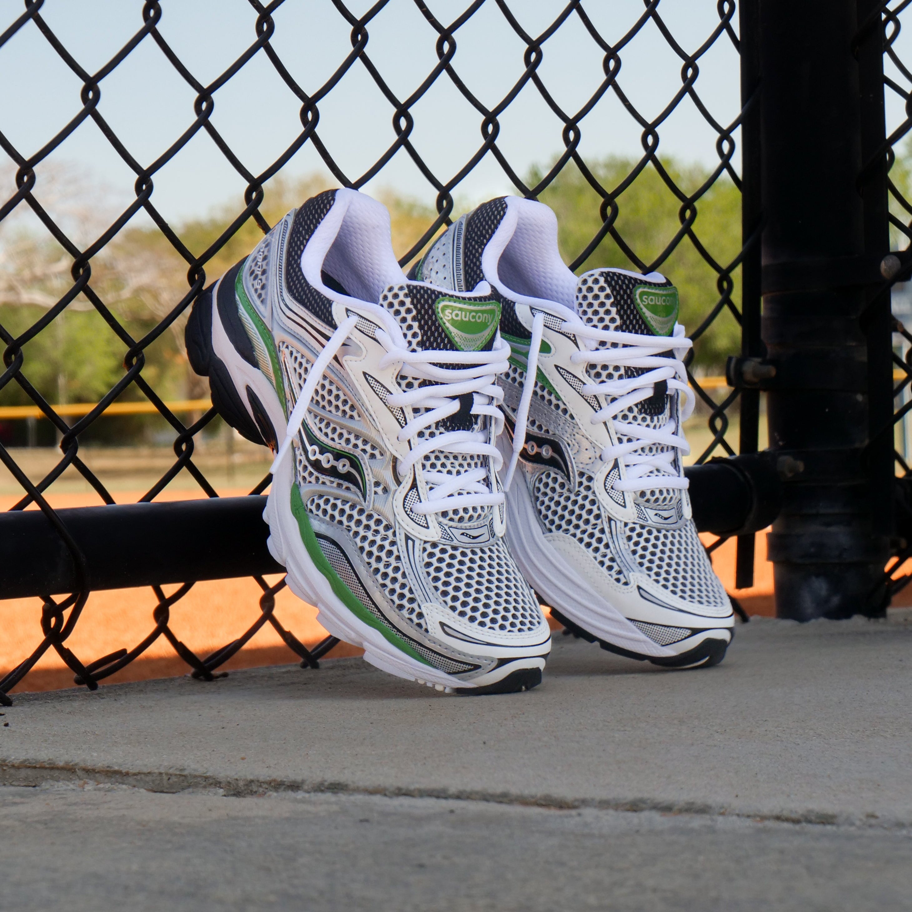 Mens Saucony ProGrid Omni 9 (Silver/Green)