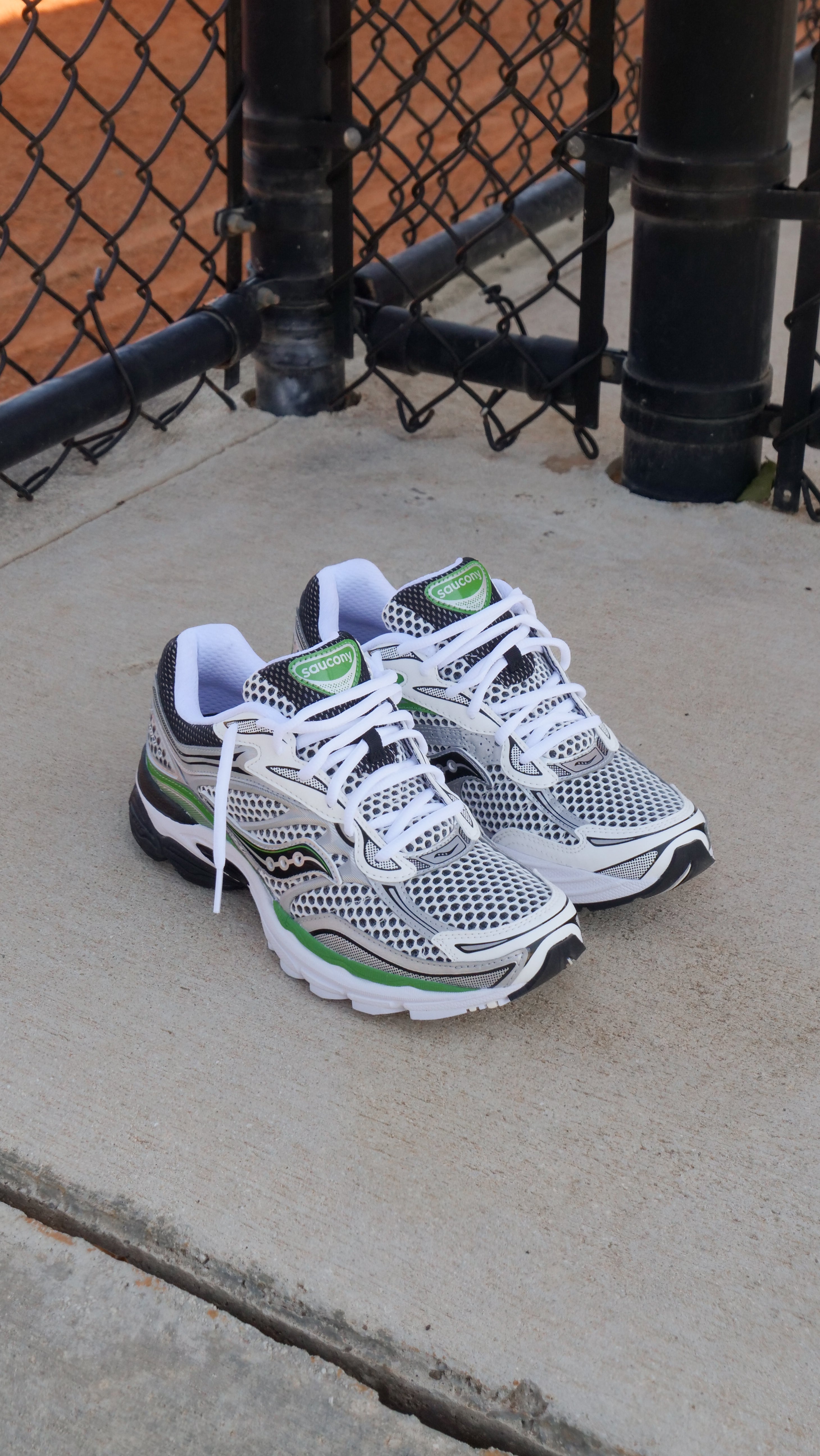 Mens Saucony ProGrid Omni 9 (Silver/Green)