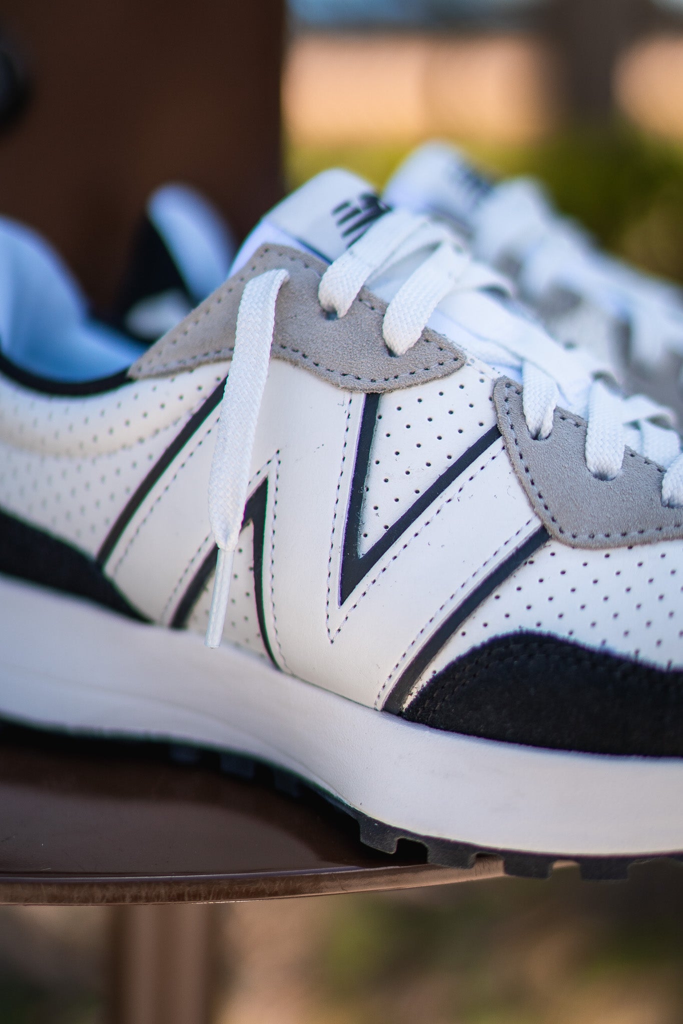 Mens New Balance 327 (Oreo) - MS327NI - New Balance